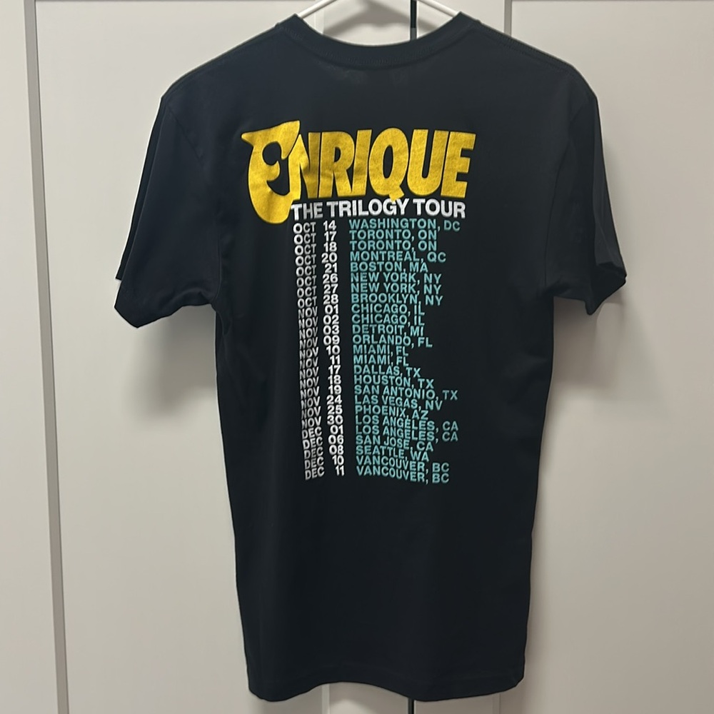 Enrique Iglesias Trilogy Concert T Shirt, size small - Picture 2 of 3